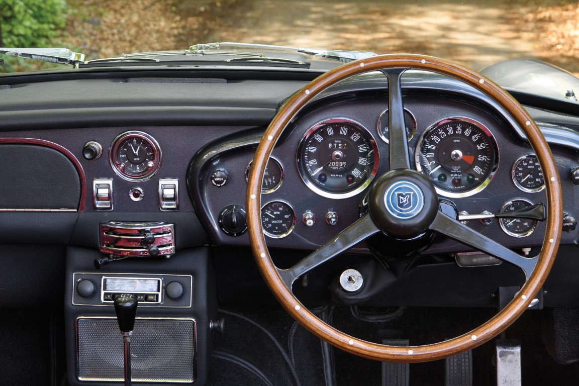 Aston Martin DB6 Volante (Manual)